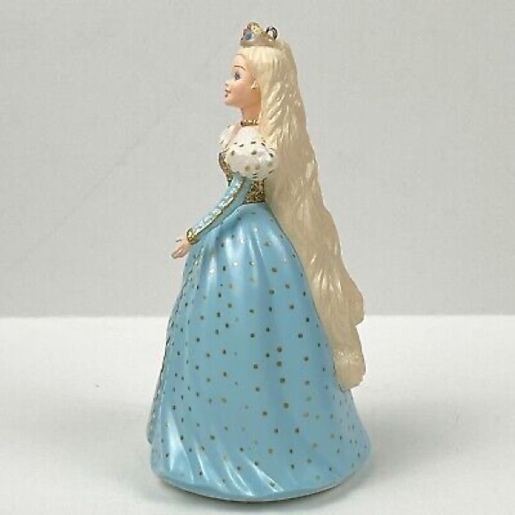 Hallmark Barbie as Cinderella Ornament - Picture 4 of 4
